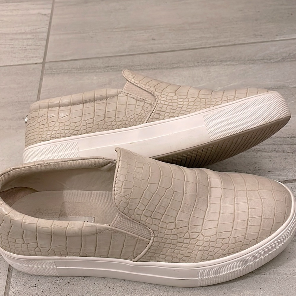 Cream/ off-white Steve Madden Leather sneakers
